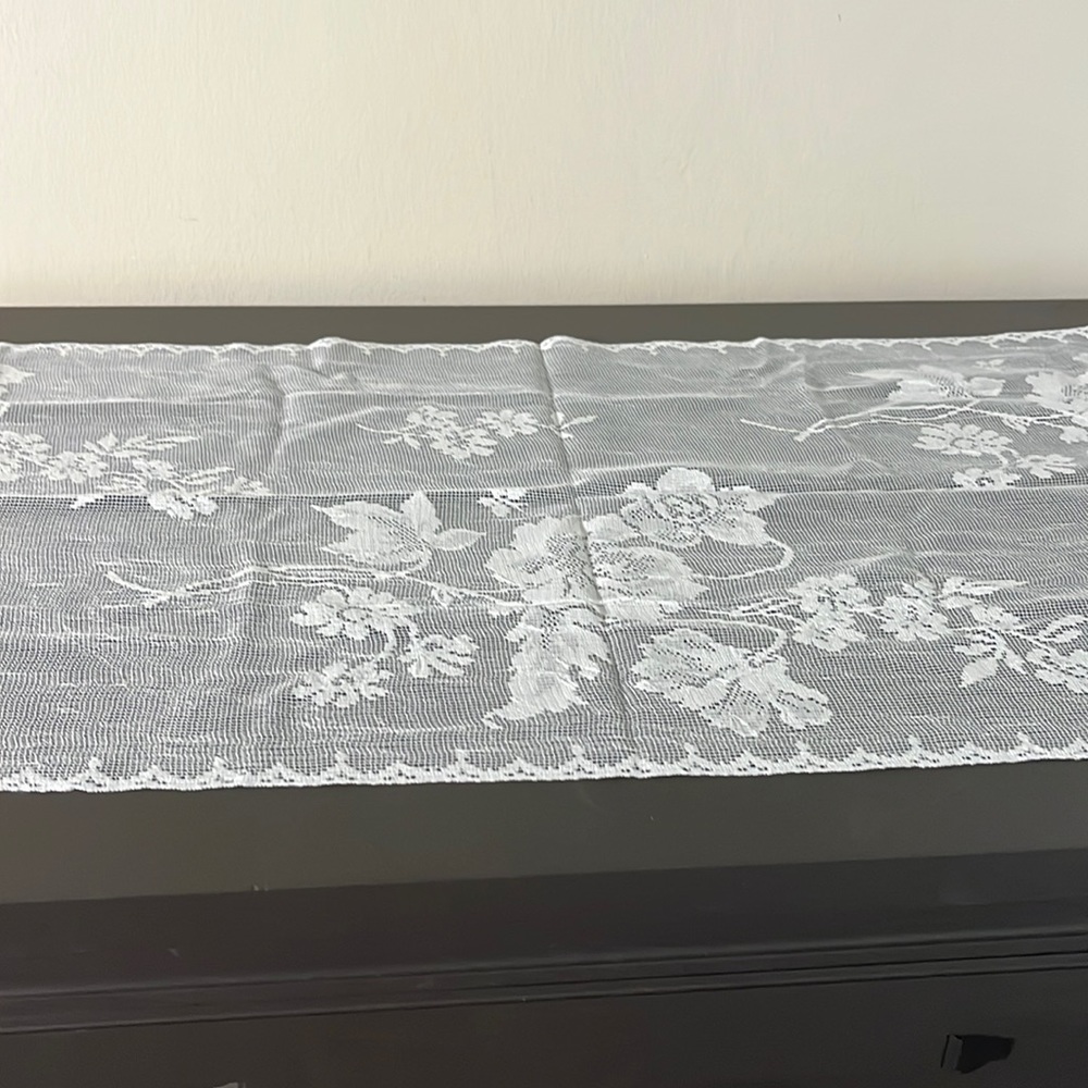 Heritage Lace table runner